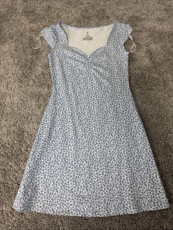 NOBO Dresses & Skirts - NOBO White and Blue Floral V-Neck Dress